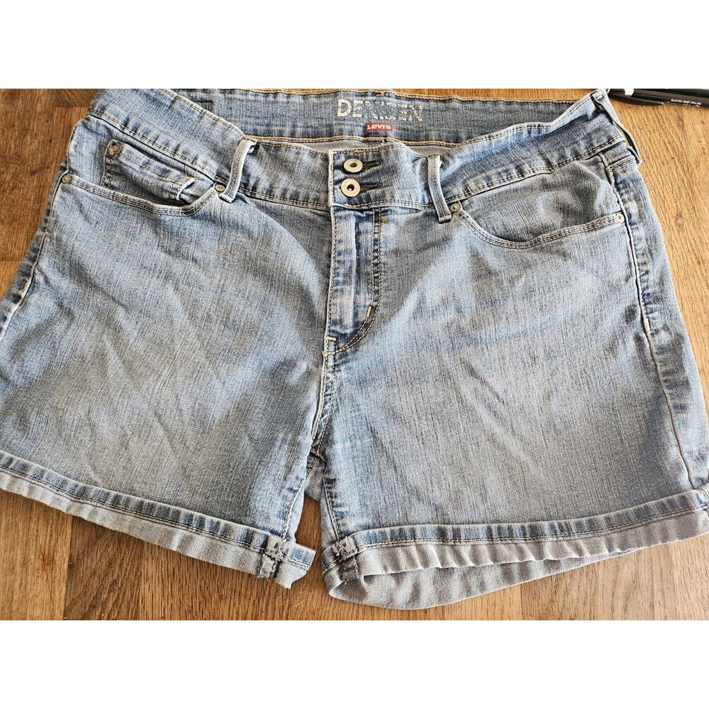 Womans Levi's Denizin Jean Shorts Size 14 Mid Rise Cuffed Stretch Denim Western.